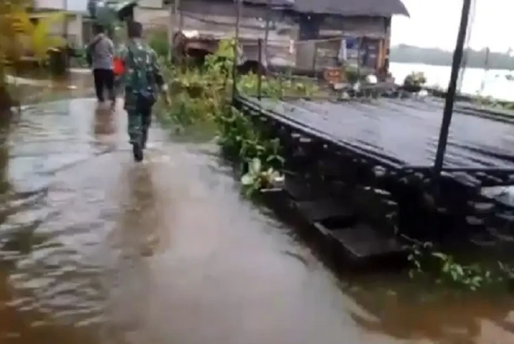 Sungai Kapuas Meluap...