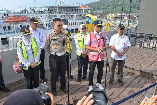 Viral Mobil Terjun ke...
