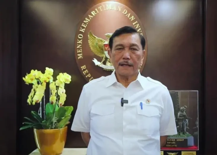 Suka Cita Luhut Natal...