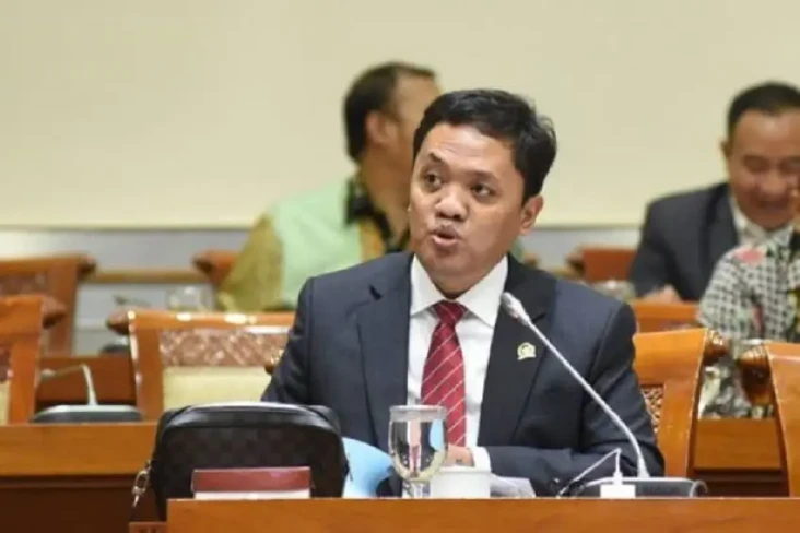 Anggota DPR Bingung...