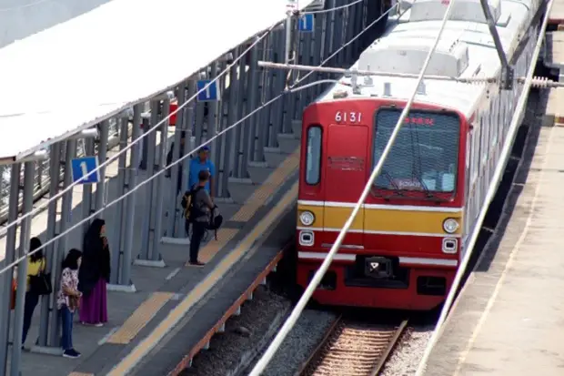 Menjajal Rute KRL Commuter...
