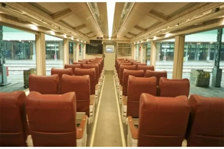 3 Perbedaan Kereta Api...