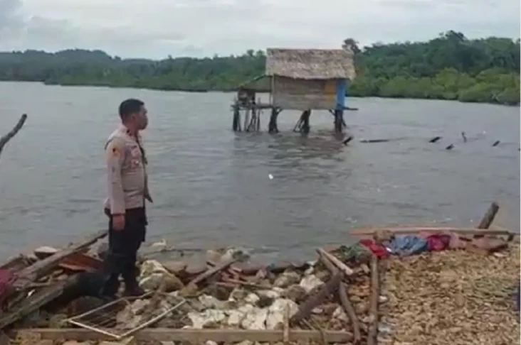 Puluhan Rumah di Pesisir...