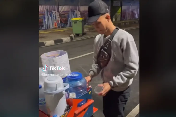 Viral! Pedagang Kopi...