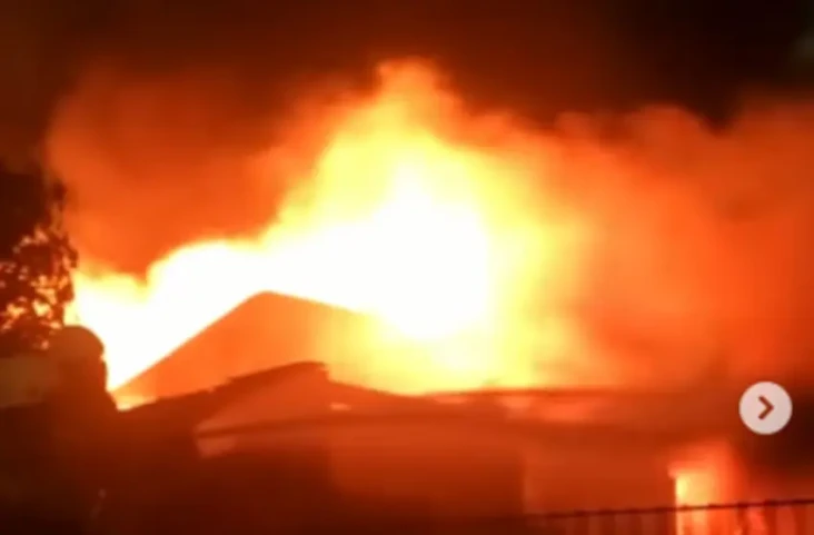 1 Rumah di Mampang Terbakar,...
