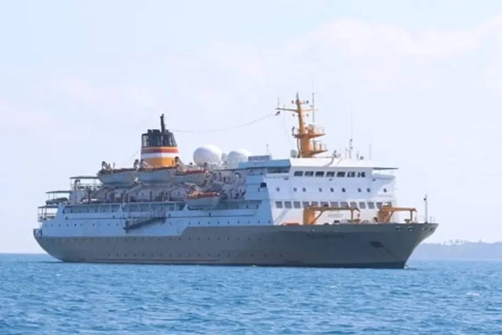 Ratusan Wisatawan Terjebak...