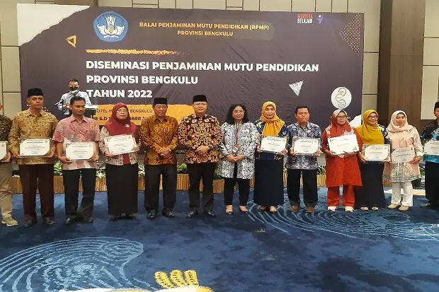 Rejang Lebong Raih Penghargaan...