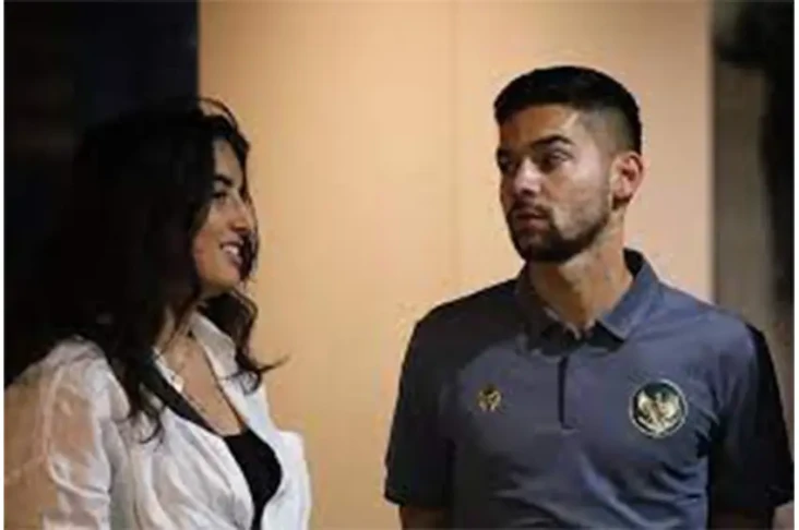 Perjalanan Karier Aislinn...