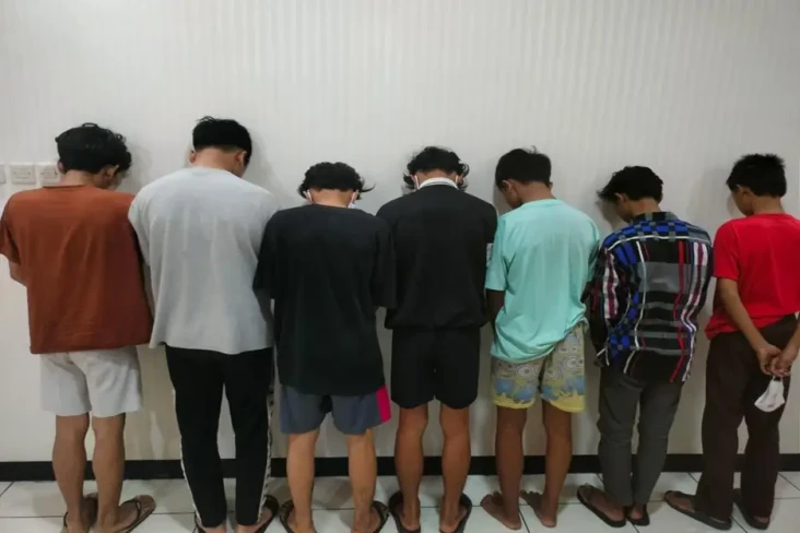 Bacok dan Bikin Jari...
