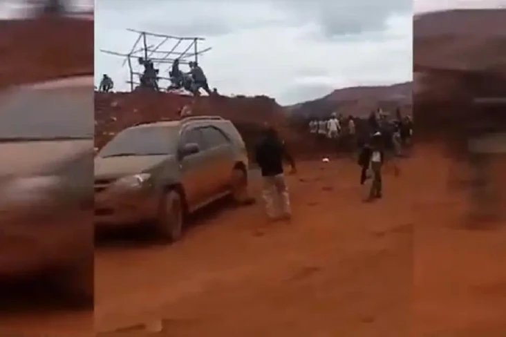 Viral Video Polisi Dikeroyok...