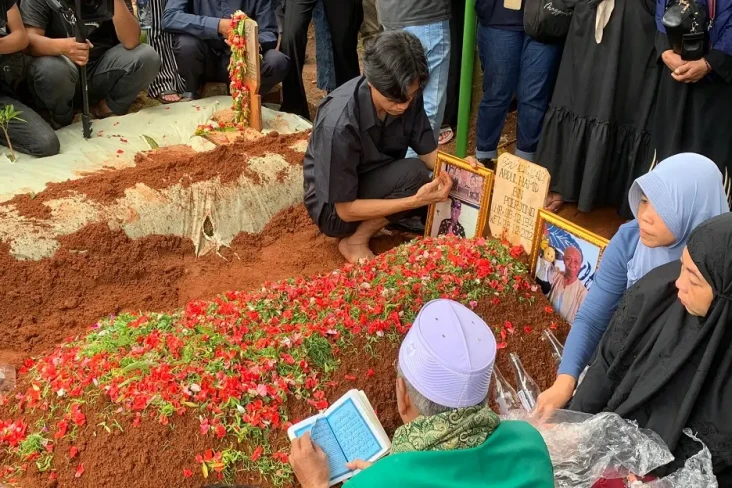 Pemakaman Pak Ogah Berlangsung...