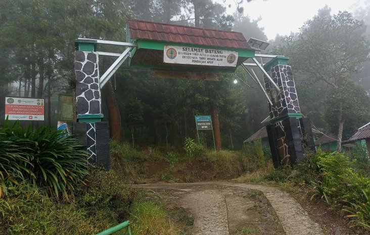 Mendaki Gunung Ciremai...