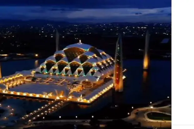 7 Fakta Masjid Al-Jabbar...