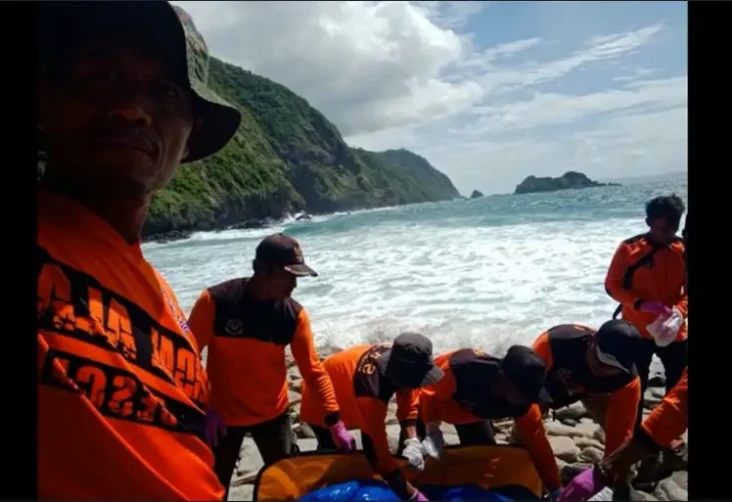 Perahu Nelayan Terhempas...