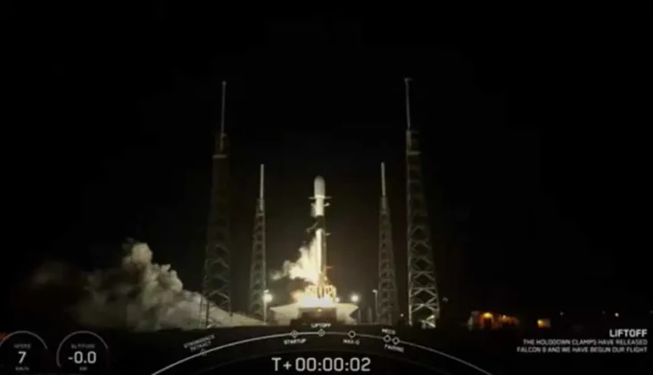 SpaceX Luncurkan 54...