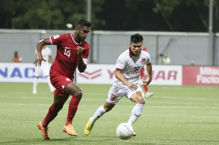 Vietnam Dibendung Singapura,...