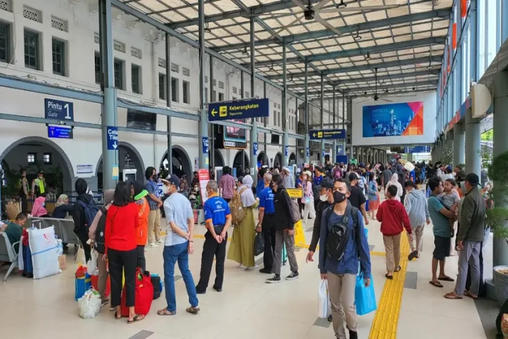 Liburan Tahun Baru,...