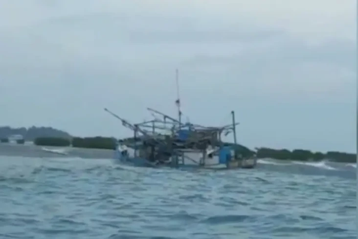 Cuaca Buruk, Kapal Nelayan...