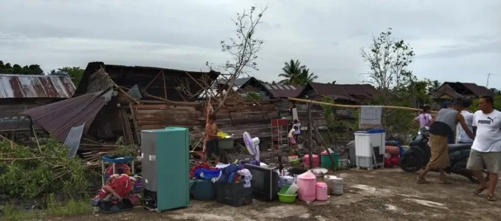 23 Rumah Rusak Diterpa...