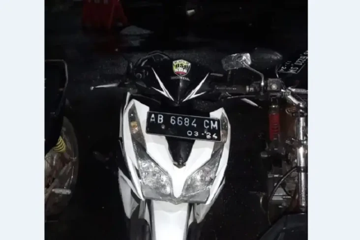 Tertabrak Mobil dari...