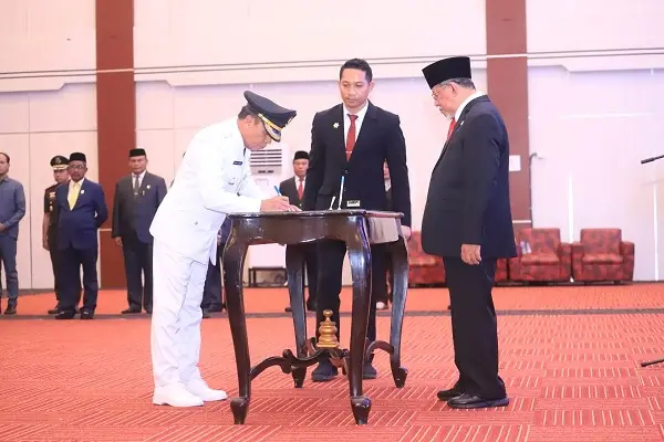 Penjabat Bupati dan...