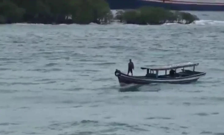 Cuaca Buruk, Pelabuhan...
