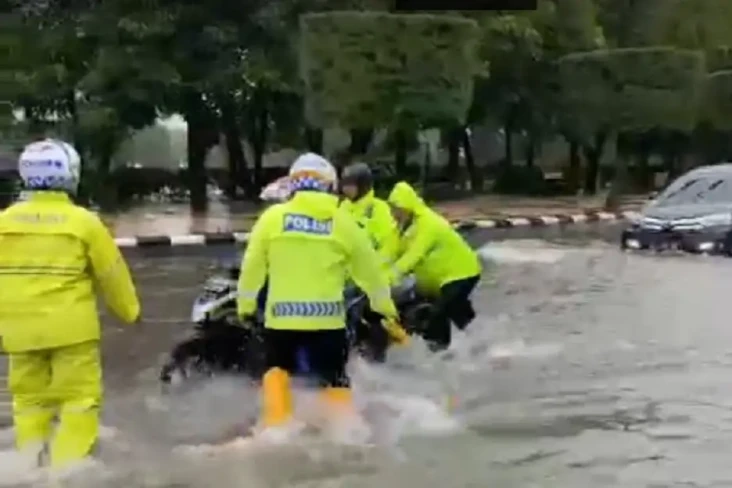 Banjir Kepung Kota Semarang...
