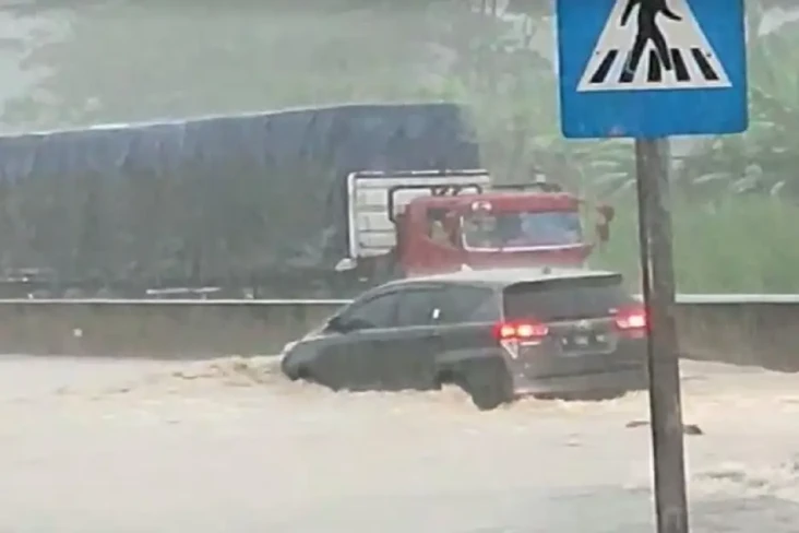 Ini Penampakan Truk...