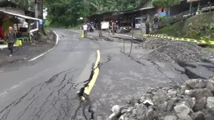 Awas! Jalan Menuju Objek...