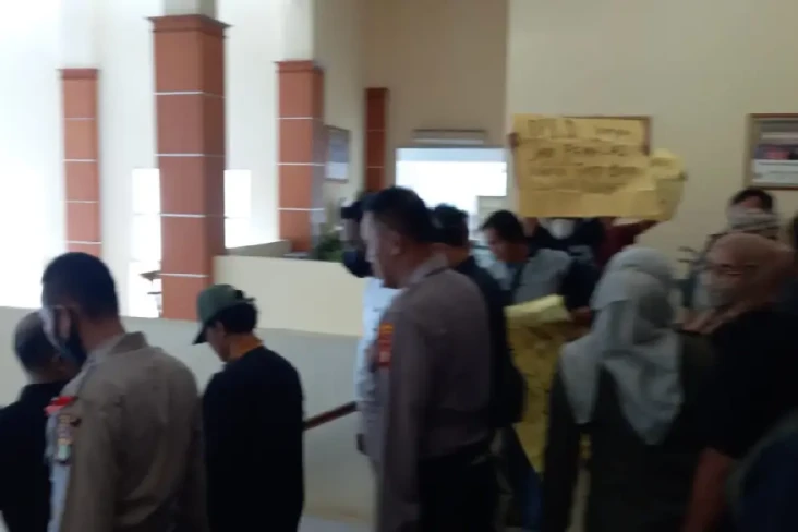 Anggota DPRD Depok Banyak...