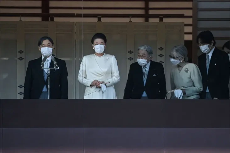 Kaisar Jepang Tampil...