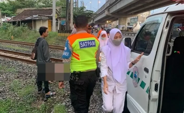 Salah Buka Pintu WC,...