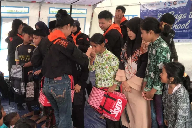 Sambangi Korban Gempa...