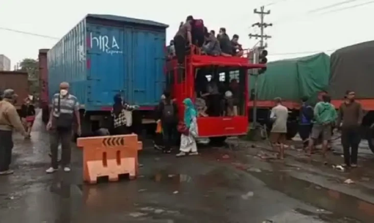 Jalan Terendam Banjir,...