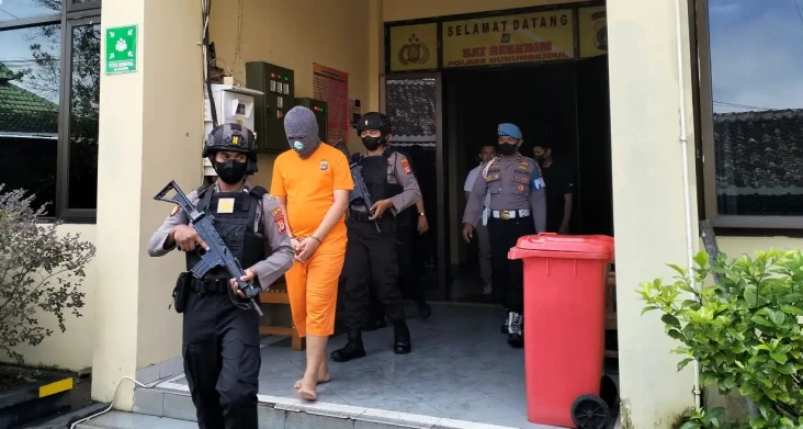 Tergiur Gaji Besar di...