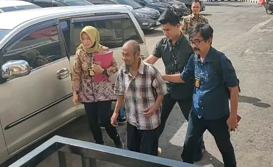 Kesepian Diceraikan...
