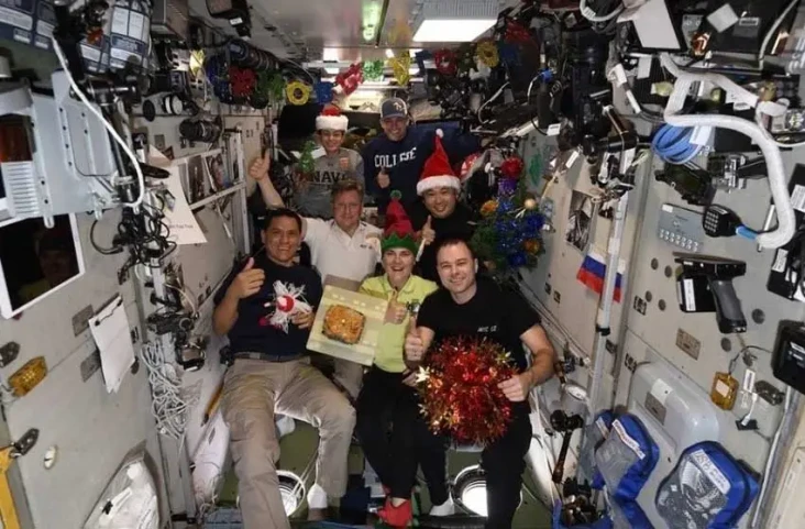 Kosmonot Rusia Bikin...