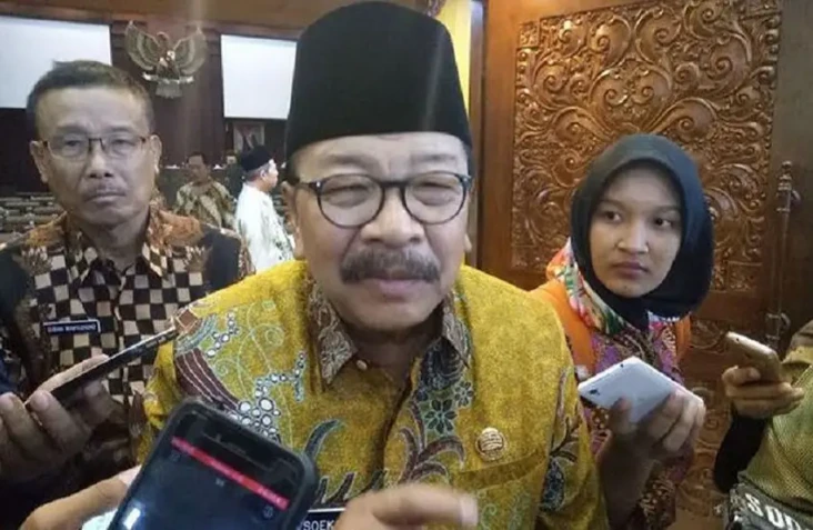 Soekarwo Pindah ke Golkar,...