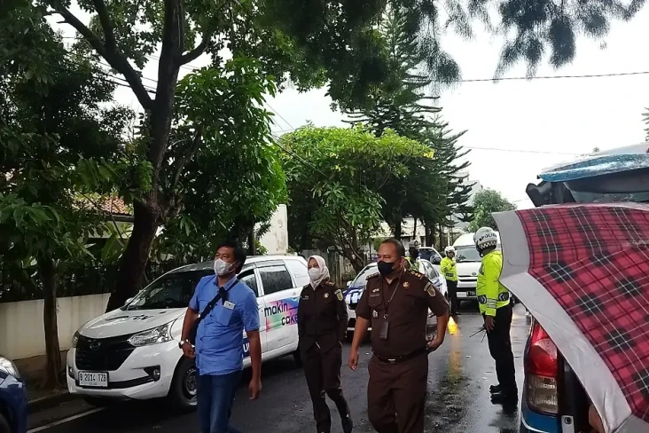 Puluhan Polisi Kawal...