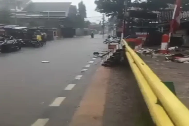 Hujan Deras Ditambah...