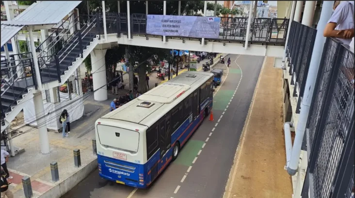 Transjakarta Operasikan...