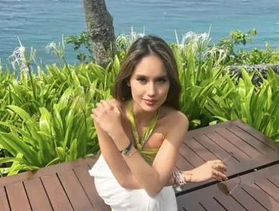 5 Potret Cinta Laura...