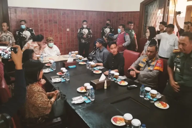 Mesra! 2 Kubu yang Berseteru...