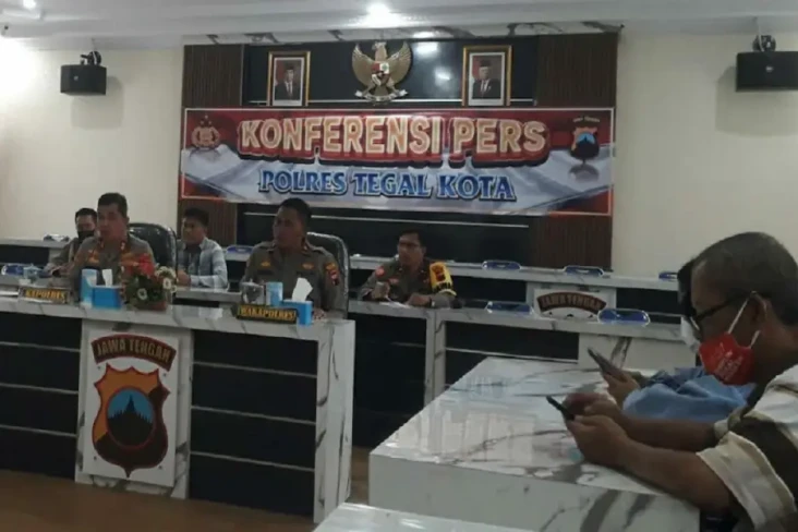 Viral Anggota Bhayangkari...