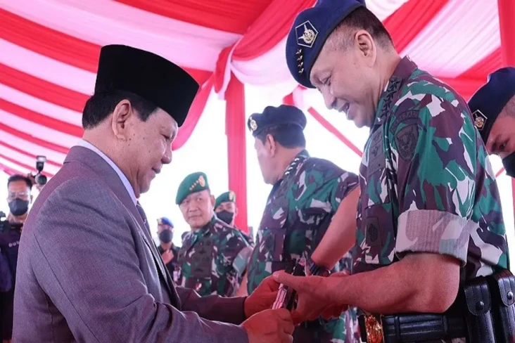 Deretan Pistol Buatan...