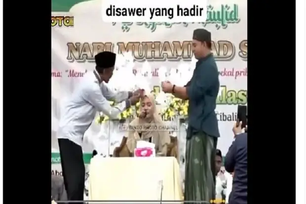 Viral Ustazah Baca Alquran...
