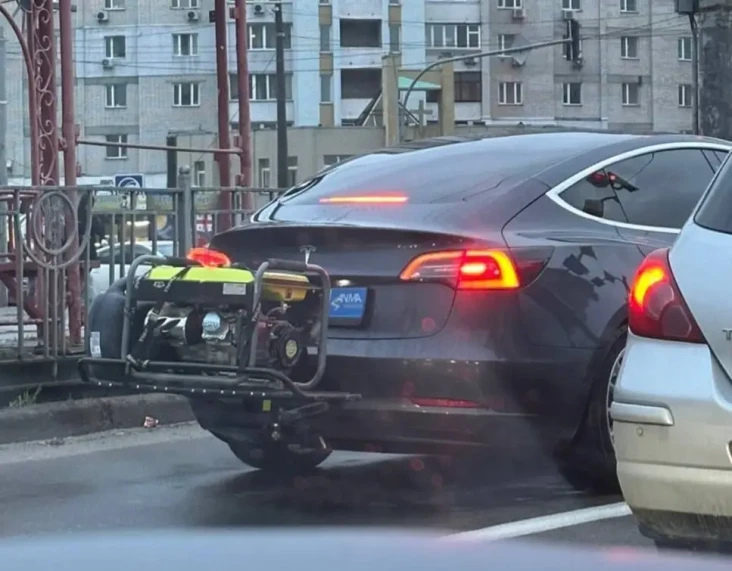 Tesla Model 3 Lengkap...