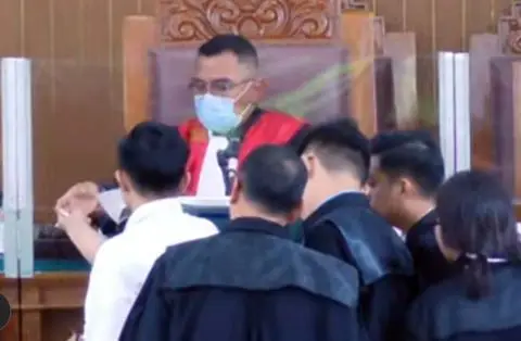 Video Viral Hakim Wahyu,...