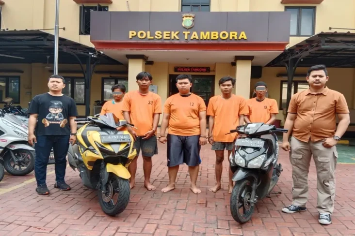 Pakai Kaus Bareskrim,...