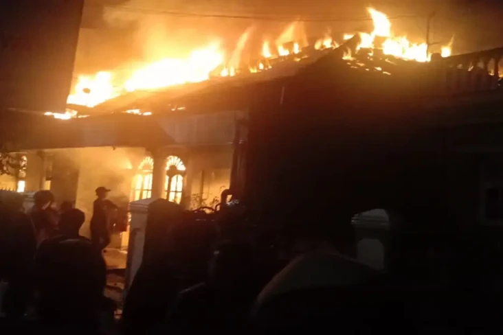 Rumah Mewah di Kedoya...